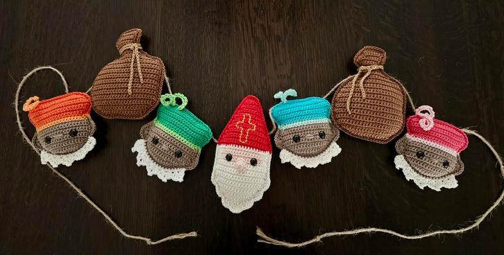 Gehaakte sinterklaas slinger, Hobby en Vrije tijd, Breien en Haken, Nieuw, Haken, Overige typen, Ophalen of Verzenden