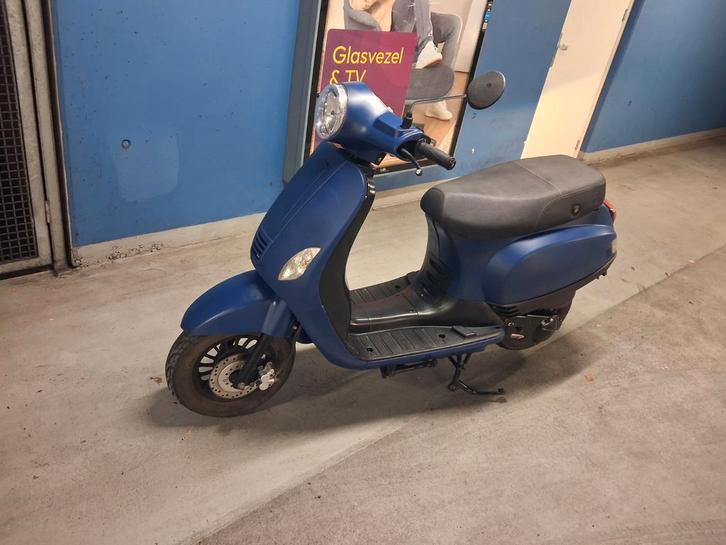 Btc Riva scooter uit 2018 te koop! Blauw kenteken., Fietsen en Brommers, Snorfietsen en Snorscooters, Gebruikt, Overige merken