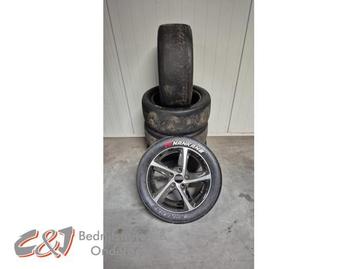 Bandenset van een Opel Corsa beschikbaar voor biedingen