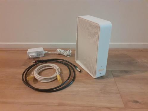 Ziggo Connect Box CH7465LG-ZG + UTP & Technetix kabels, Computers en Software, Routers en Modems, Zo goed als nieuw, Router met modem