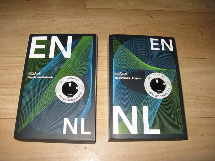 Van Dale woordenboeken, Boeken, Woordenboeken, Zo goed als nieuw, Nederlands, Van Dale, Ophalen of Verzenden