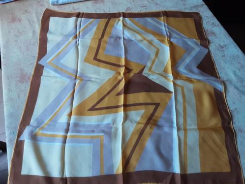 2 vintage sjaals, Kleding | Dames, Mutsen, Sjaals en Handschoenen, Gedragen, Sjaal, Maat 46/48 (XL) of groter, Ophalen of Verzenden