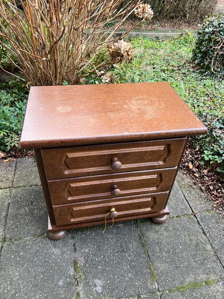 Te Koop : Donker Eiken 3 Laden Kastje Ladekast Export, Huis en Inrichting, Kasten | Ladekasten, Gebruikt, Minder dan 100 cm, 50 tot 100 cm