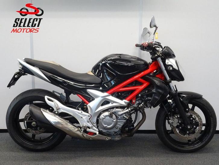 STOERE SUZUKI SFV 650 GLADIUS 2010, Motoren, Motoren | Suzuki, Naked bike, meer dan 35 kW, 2 cilinders, Motorrijbewijs A