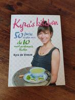 Kookboek "Kyra’s Kitchen" van Kyra de Vreeze te koop! ZGAN, Ophalen of Verzenden, Zo goed als nieuw, Gezond koken