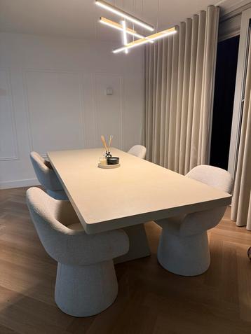 Gigameubel Eettafel 240cm lang 110 breed 77cm hoog beschikbaar voor biedingen