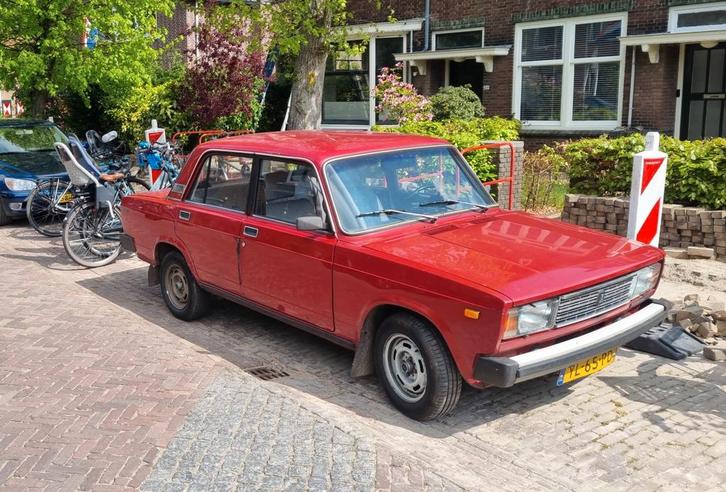 Lada 2105 1.2 L K9 1990 Rood, Auto's, Lada, Benzine, Sedan, Handgeschakeld, Origineel Nederlands, Rood, Achterwielaandrijving