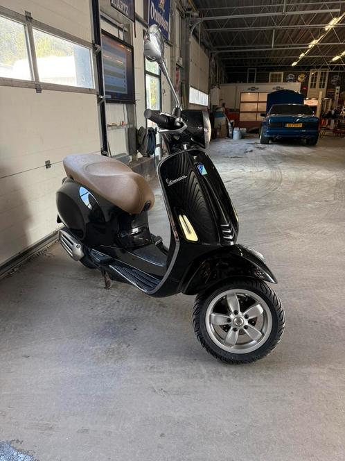 Vespa primavera, Fietsen en Brommers, Scooters | Aprilia, Zo goed als nieuw, Overige modellen, Ophalen of Verzenden