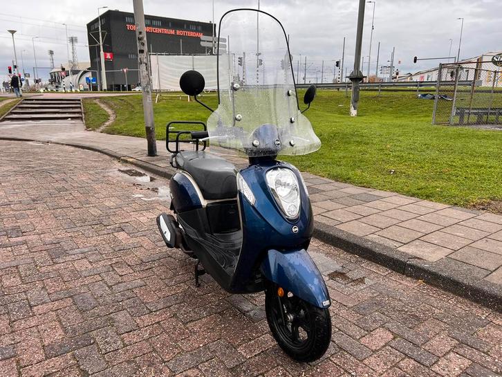 Sym mio 50İ  2020 3.000km deze week 1350€  plus regenpak, Fietsen en Brommers, Scooters | SYM, Zo goed als nieuw, Mio, Maximaal 25 km/u