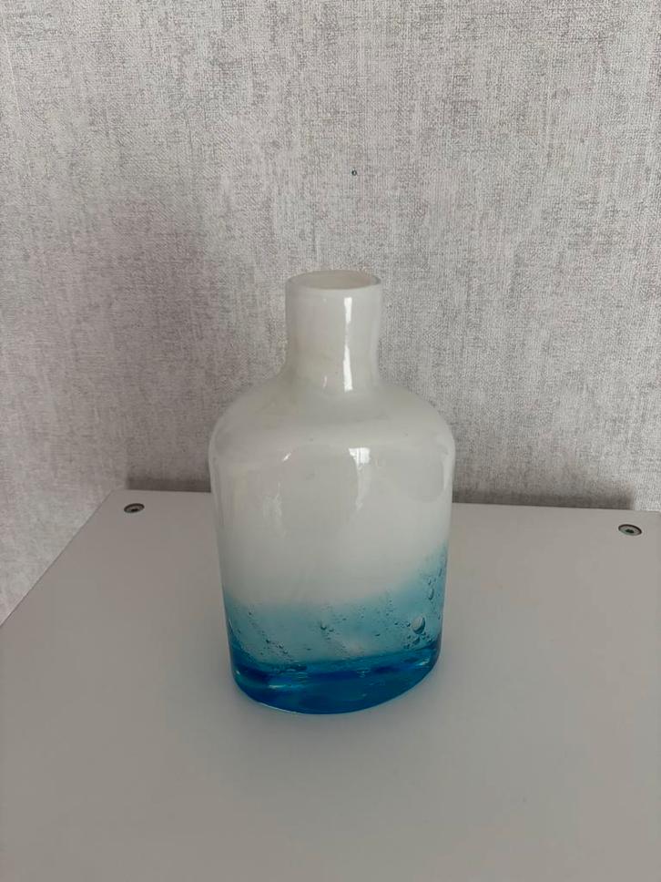 Opaline Glas Vaas - Wit & Blauw glaskunst, Antiek en Kunst, Antiek | Glas en Kristal, Ophalen of Verzenden