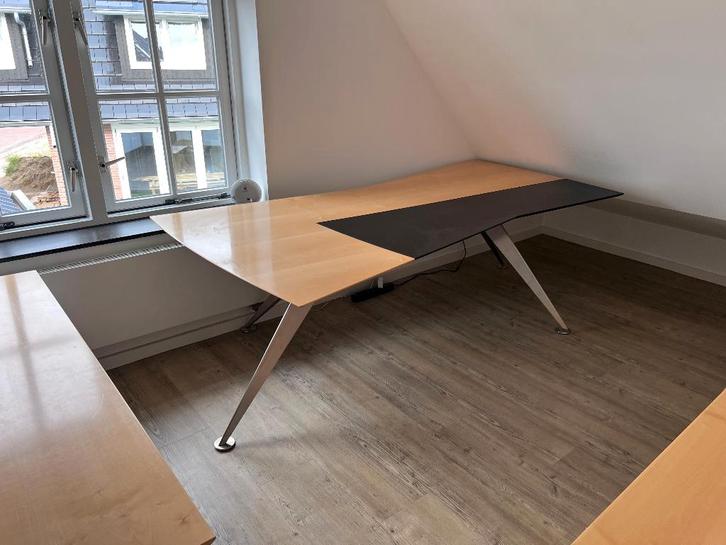 Twinform bureaublad licht eiken met RVS poten, Huis en Inrichting, Bureaus, Gebruikt, Bureau, Ophalen