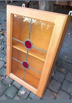 Vintage houten wandkastje met glas in lood., Huis en Inrichting, Minder dan 50 cm, Glas, Vintage, Ophalen of Verzenden