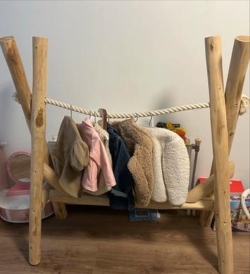 Houten Kledingrek Kinderkamer beschikbaar voor biedingen