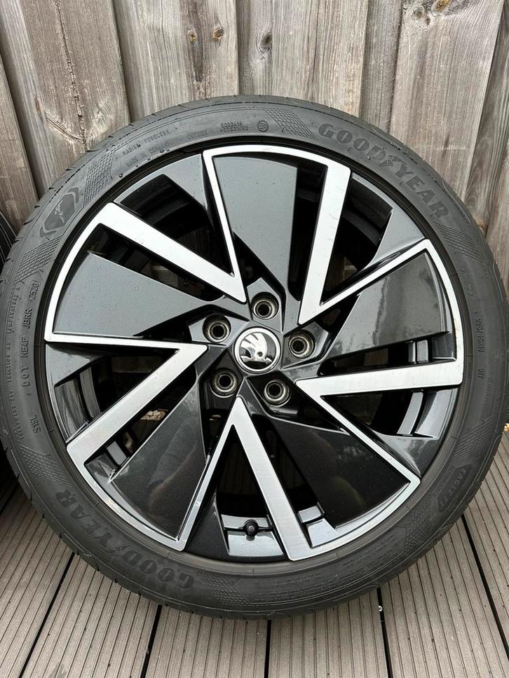 Originele Skoda Otavia IV Vega Aero 18 inch velgen 224/45R18, Auto-onderdelen, Banden en Velgen, Banden en Velgen, Zomerbanden