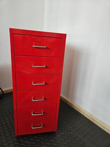 Metalen ladekast – rood – 6 lades beschikbaar voor biedingen
