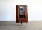 Vintage vitrinekast | hoekkast | jaren 60 | Deens (2), Huis en Inrichting, Kasten | Vitrinekasten, Gebruikt, ., Glas, .