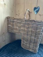 Mooie rieten mand met handvat/ trapmand, Huis en Inrichting, Woonaccessoires | Schalen en Manden, Ophalen, Zo goed als nieuw, Rond