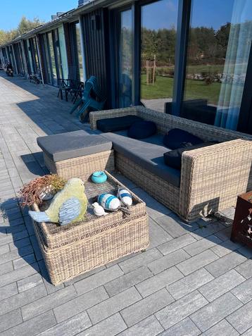 Wicker Tuinset met Tafel - Zonder Kussens beschikbaar voor biedingen