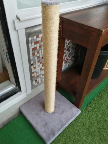 Krabpaal en speelgoed voor kat / katten beschikbaar voor biedingen
