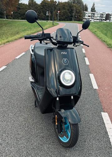 Niu elektrische scooter beschikbaar voor biedingen