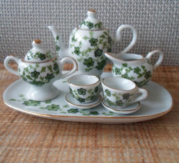 Oud mini serviesje van porselein op dienblad. 10-delig., Verzamelen, Speelgoed, Zo goed als nieuw, Ophalen of Verzenden