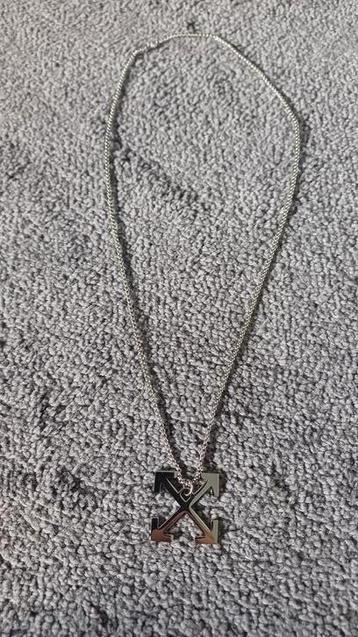 Off white ketting nieuw beschikbaar voor biedingen