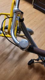 Meisjesfiets met rek voor krat, Ophalen, Onbekend