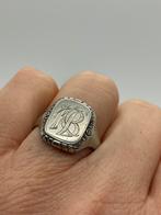 A582 Prachtige zilveren zegelring initialen KB maat 19,5, Sieraden, Tassen en Uiterlijk, Antieke sieraden, Ophalen of Verzenden