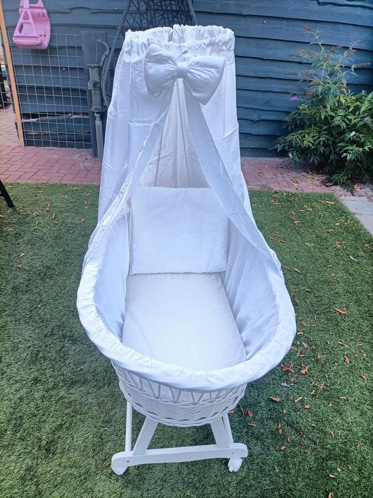 Baby wieg van het merk Mama Loes, Kinderen en Baby's, Babywiegjes en Ledikanten, Zo goed als nieuw, Wieg, Ophalen of Verzenden
