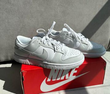 Nike Dunk Low 42 beschikbaar voor biedingen