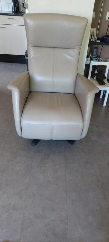 Fauteuil beige/zand uitklapbaar beschikbaar voor biedingen