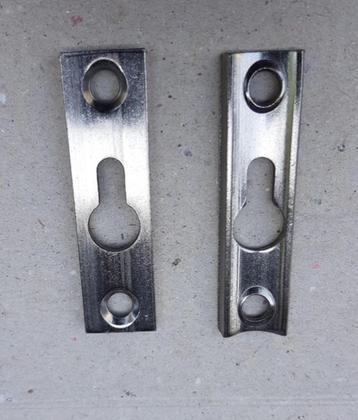 ophangplaatje 60 mm x 16mm x 4 mm beschikbaar voor biedingen