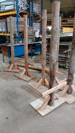 Houten stam palen met voetstuk, Ophalen, Palen