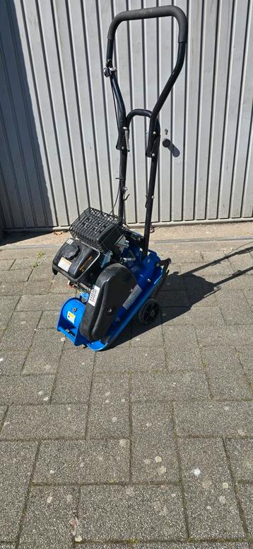 Te huur trilplaat 25 per dag 15 euro tegeltiller per dag  beschikbaar voor biedingen
