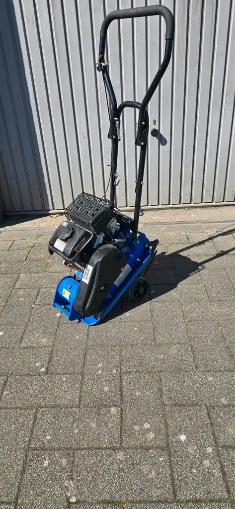 Te huur trilplaat 25 per dag 15 euro tegeltiller per dag, Tuin en Terras, Hand-tuingereedschap, Zo goed als nieuw, Overige soorten
