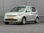 Daihatsu - 2007 - Sirion 2 - 1.3-16V Comfort - 18-XJ-NX, Auto's, Daihatsu, Gebruikt, 31 €/maand, 4 cilinders, Overige brandstoffen