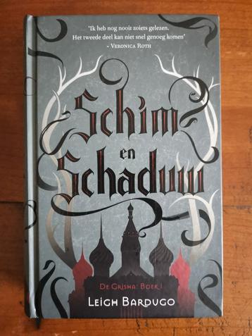 Leigh Bardugo - Schim en schaduw beschikbaar voor biedingen