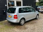 Volkswagen Touran 1.6 Ecc/Audio/Navi/Lm/Trekhaak (bj 2006), Auto's, Voorwielaandrijving, Stof, Zwart, 4 cilinders