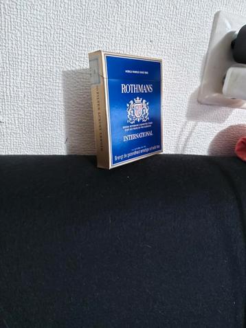 Verzegeld doosje rothmans international sigaretten beschikbaar voor biedingen