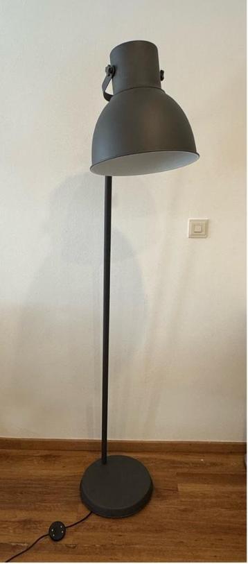 Staande lamp beschikbaar voor biedingen