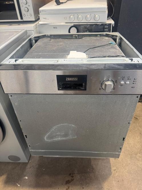 Zanussi vaatwasser half geintegreerd bezorging mogelijk , Witgoed en Apparatuur, Vaatwasmachines, Gebruikt, Inbouw, 85 tot 90 cm