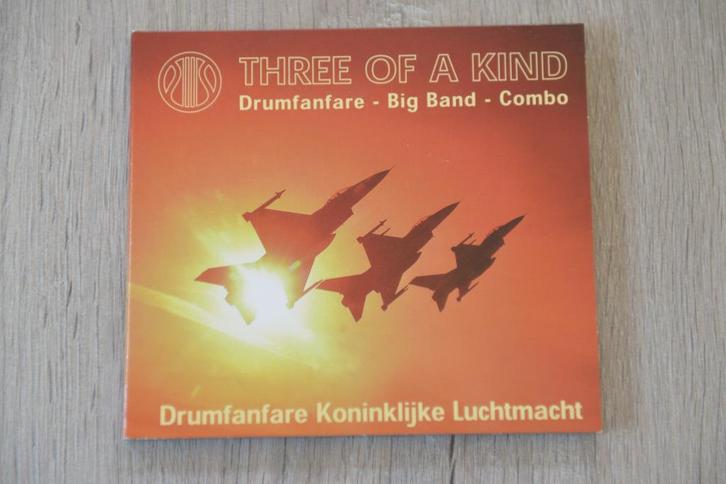 DRUMFANFARE KONINKLIJKE LUCHTMACHT = THREE OF A KIND = DR, Cd's en Dvd's, Cd's | Instrumentaal, Verzenden