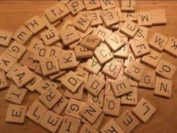 scrabble letters  hout , origineel , ruim 100 stuks , beschikbaar voor biedingen