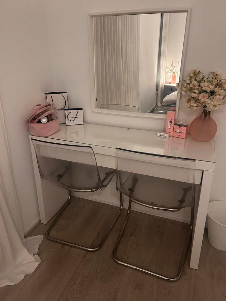 IKEA Make-up Tafel met Spiegel & 2 Stoelen, Huis en Inrichting, Tafels | Kaptafels, Zo goed als nieuw, 100 tot 150 cm, 50 tot 100 cm