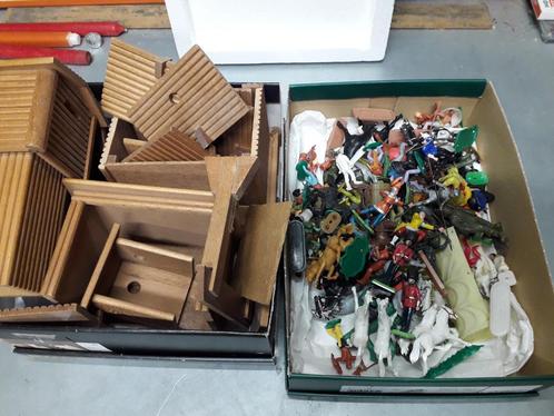 DOOS COWBOYS,INDIANEN,SOLDATEN enz + HOUTEN COWBOYFORT, Verzamelen, Poppetjes en Figuurtjes, Gebruikt, Ophalen of Verzenden