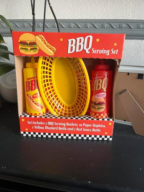 BBQ set, klok, canvas, servethouder, doek & kauwgum automaat, Hobby en Vrije tijd, Overige Hobby en Vrije tijd, Zo goed als nieuw