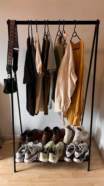 Zwart metalen kledingrek, zo goed als nieuw! Verlaagde Prijs beschikbaar voor biedingen