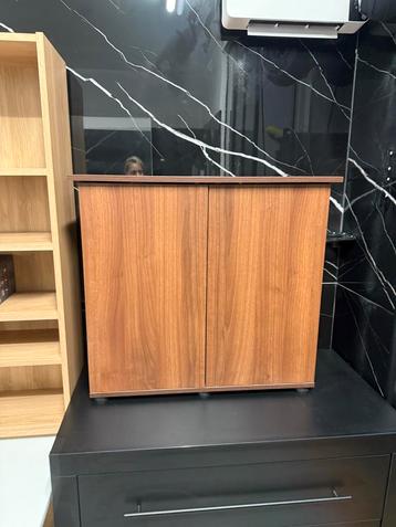 Houten Aquariumkast beschikbaar voor biedingen