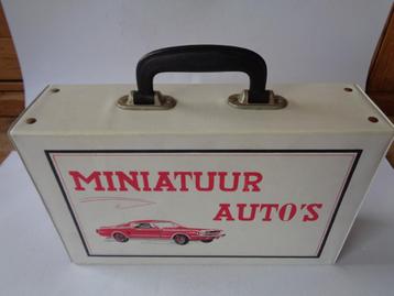 Miniatuur Auto's Koffer.  Plastic, met 2 laden en Handgreep beschikbaar voor biedingen