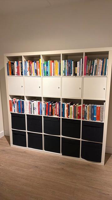 Ikea grote witte  (25) vakjes kast 1.85 x 1.85 meter beschikbaar voor biedingen